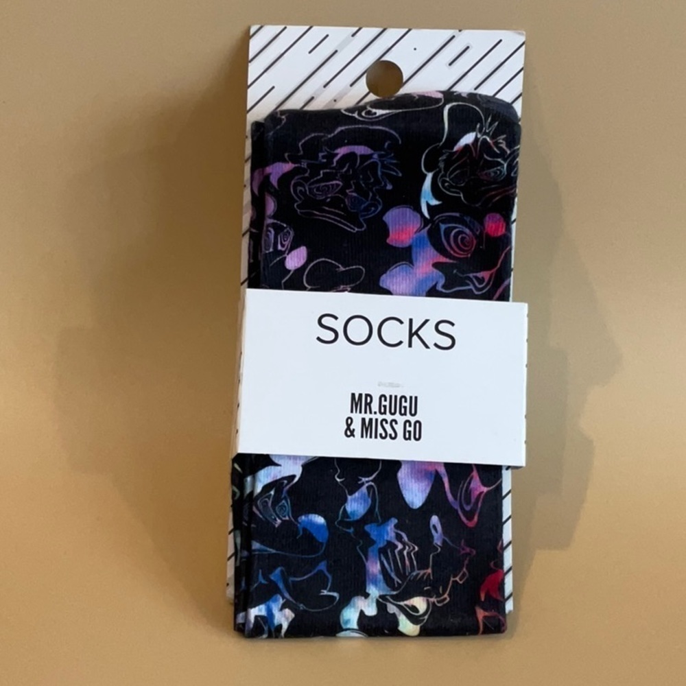Mr. GUGU & MISS GO BLACK WALT DEALER MIDI SOCKS